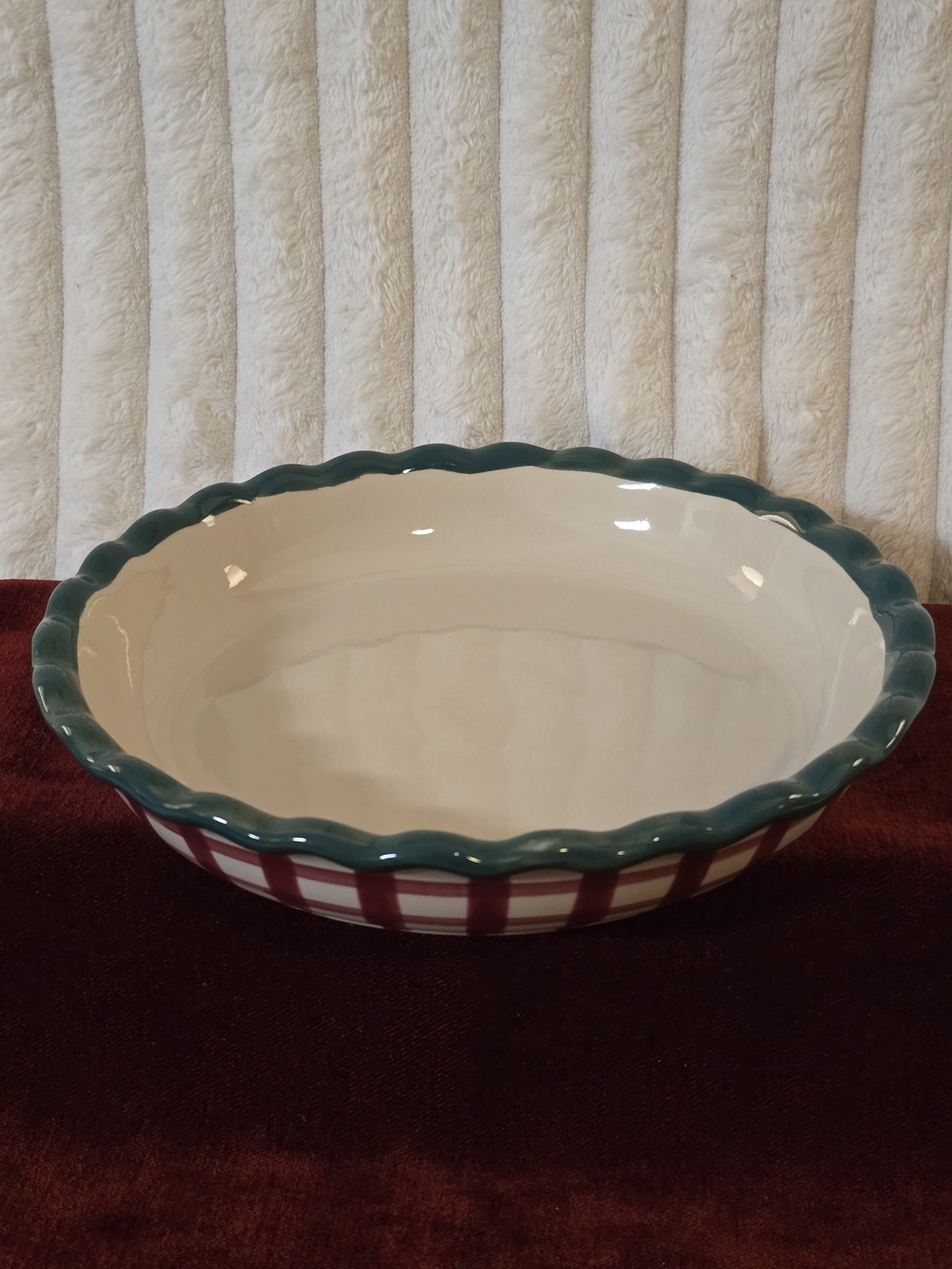 Cottagecore Fall / Christmas Red Checked Ceramic Pie Pan Green Ruffled Rim 10.5"